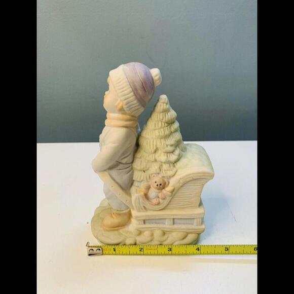 Vintage Bringing Home The Tree Figurine 1980's Christmas Around The World - Picture 8 of 12